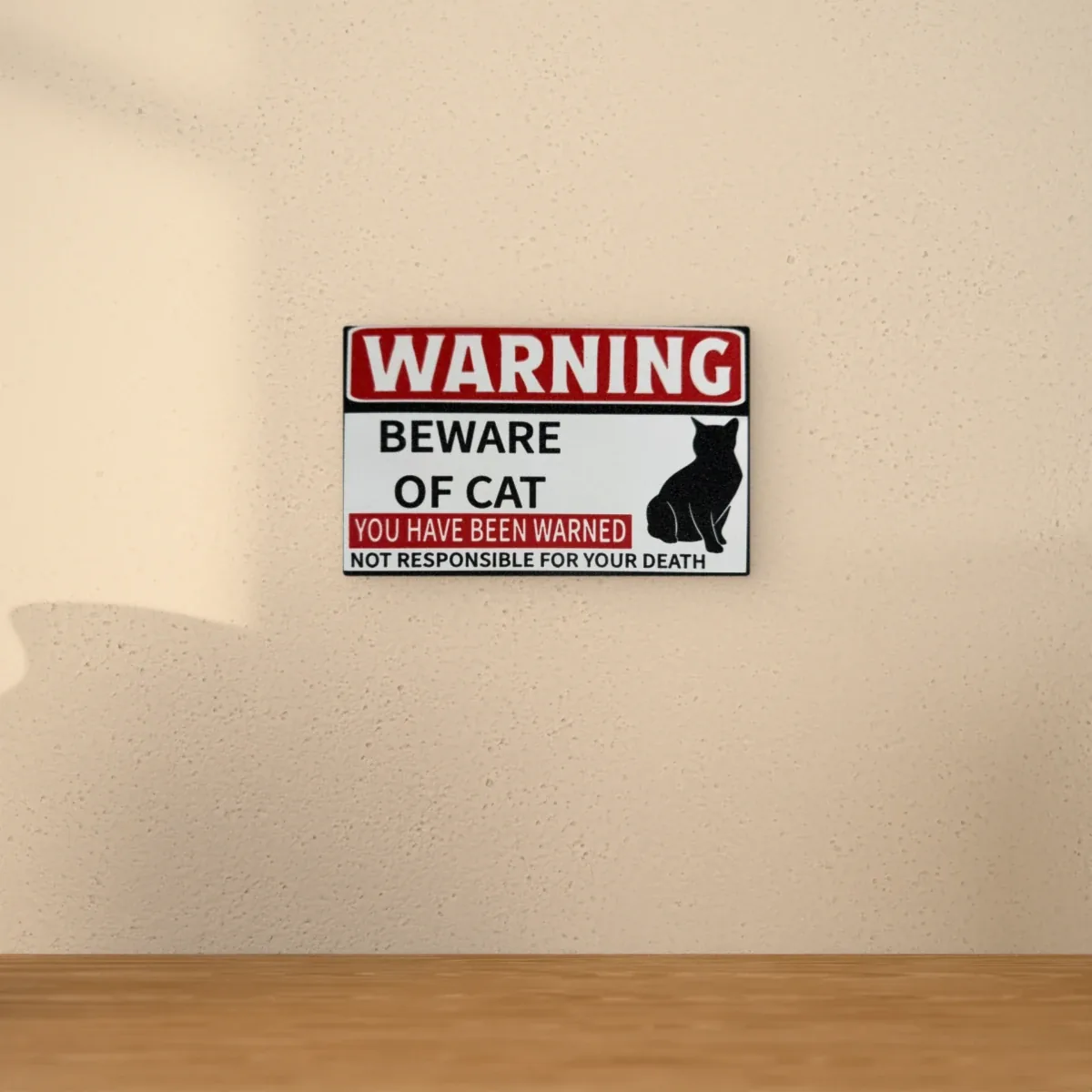 Wohnbeispiel (Symbolbild): Schild „Beware of Cat“