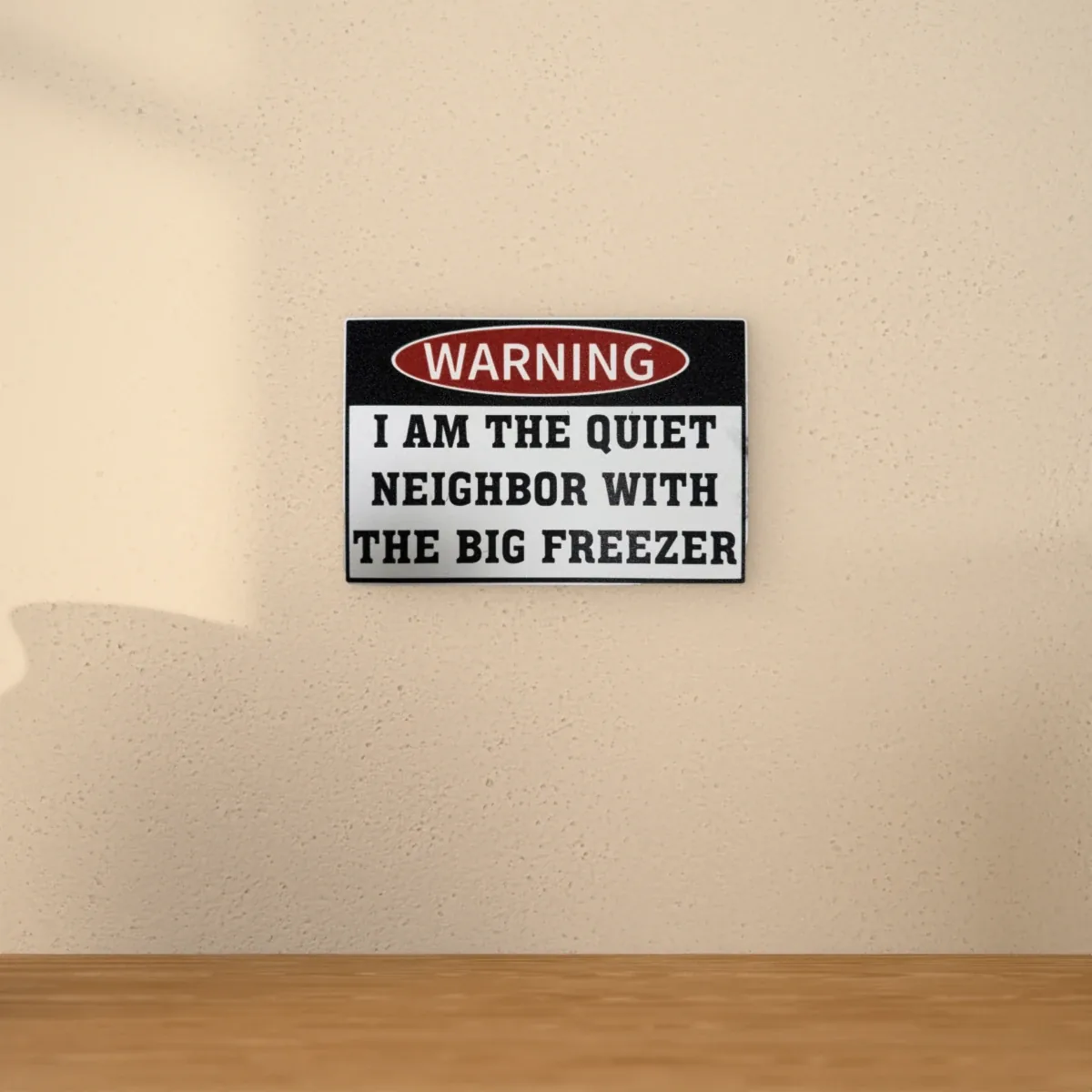 Wohnbeispiel (Symbolbild): Schild „Warning - I’m the quiet Neighbor“